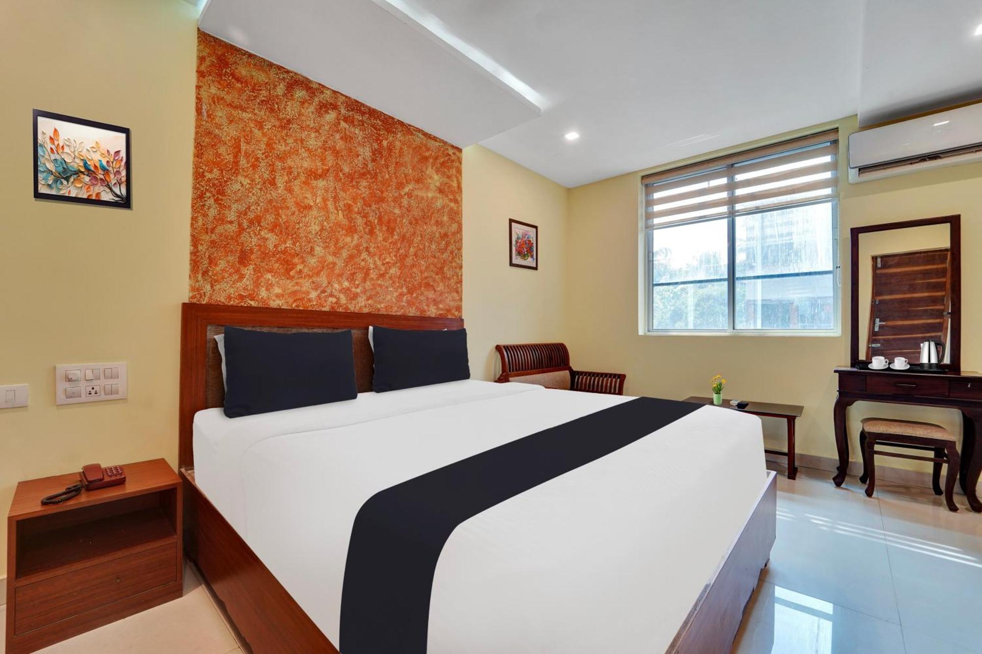 Super Townhouse Ernakulam North Hotel Kochi Exterior photo